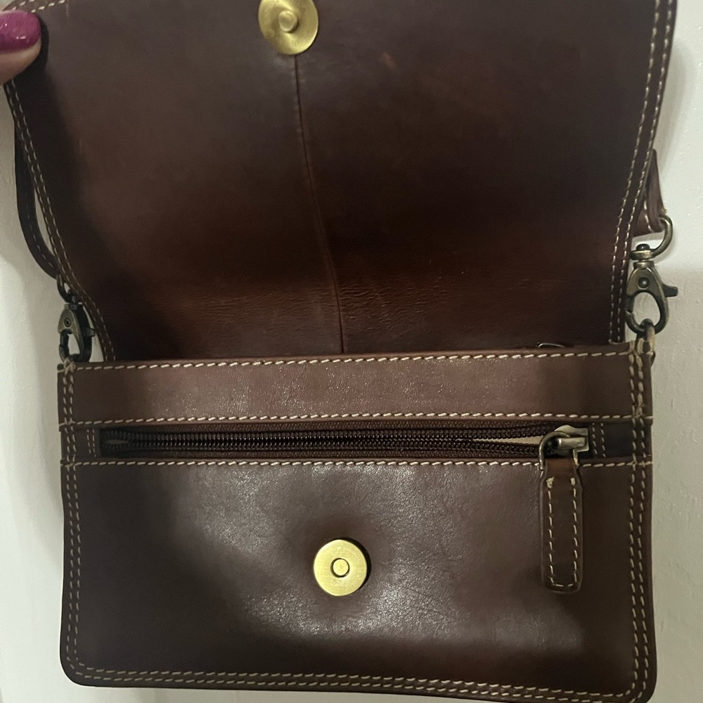 Elegant Rugged Earth Medium
Brown Leather
Crossbody Bag
Adjustable Strap